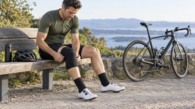 Knee Sleeves for Cycling: Compression Sleeves, Warmers, or Braces?