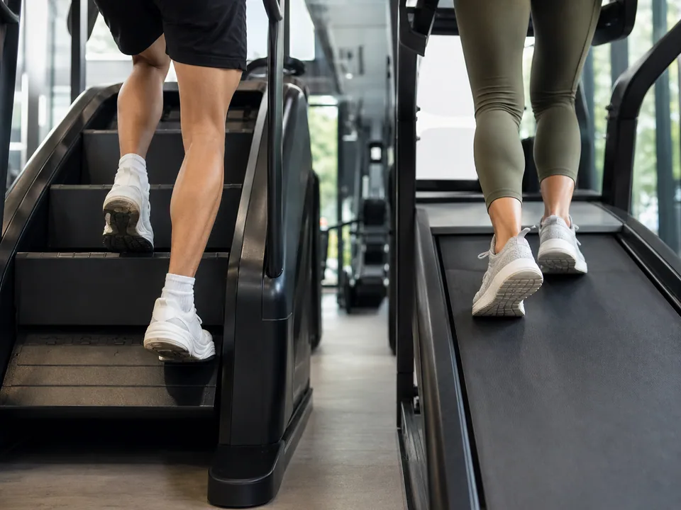 StairMaster vs Incline Treadmill for Bad Knees